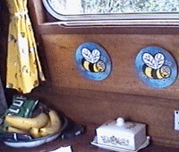 bees2.gif (29455 bytes)
