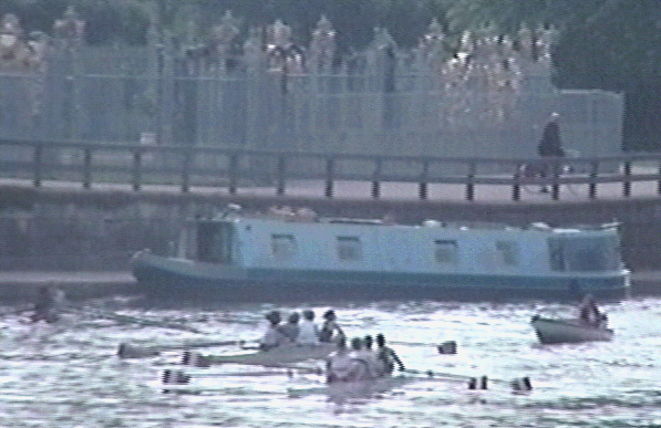 boatathampton.gif (161842 bytes)
