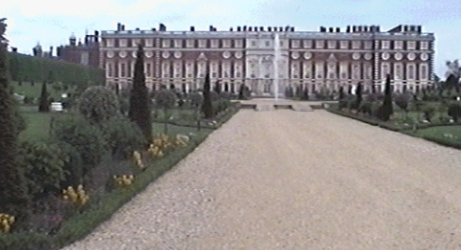 hamptoncourt.gif (163820 bytes)