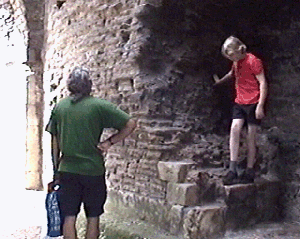newarkcastle7.gif (57475 bytes)