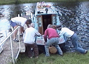 pushboat1.gif (63051 bytes)