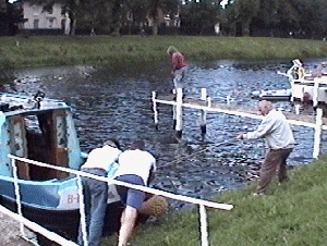 pushboat5.gif (63727 bytes)